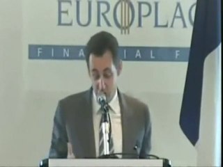 Sarkozy essaye de parler anglais