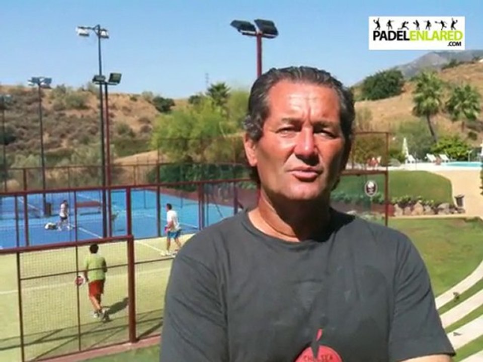 Cinco claves para mejorar el saque en padel