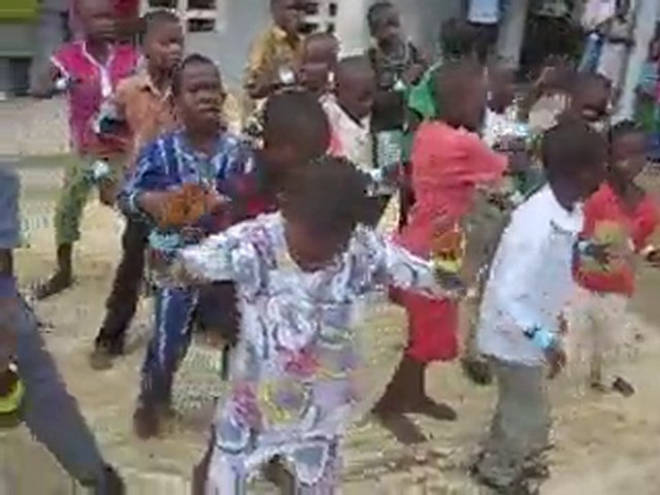 Waka Waka Togo Ecole Newton (vacances solidaires aout 2010)