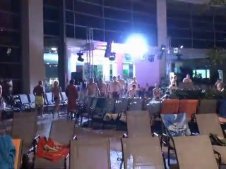 Éjszakai partyzás az Aquaworld-ben