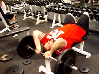 EZ BAR TRICEP EXTENSTION