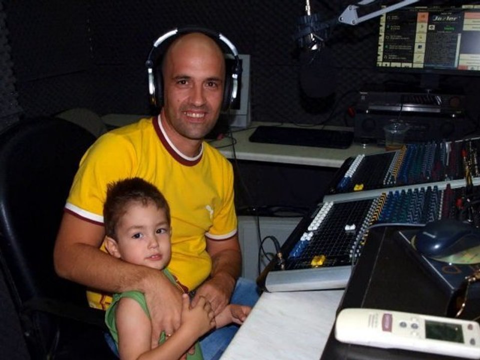 ΕΓΚΑΊΝΙΑ  του ΕΥΡΙΠΟΣ 90 fm