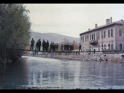 bir güzel geldi çeşme başına oynidem MUSTAFA AHISKALIOĞLU