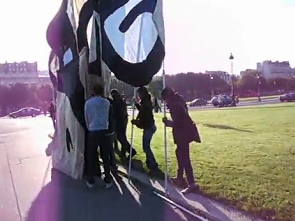 Les Trublions du goût montent leur vache géante...