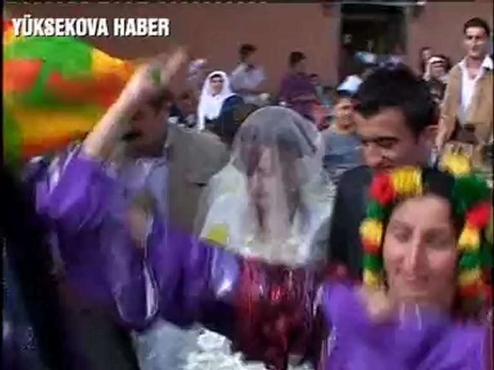 Köprüden geçti gelin - HAKKARİ - YÜKSEKOVA HABER