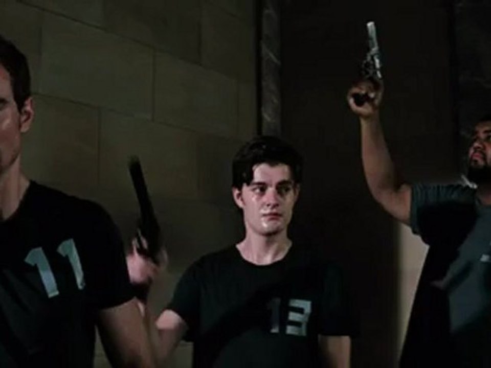 13 - Trailer