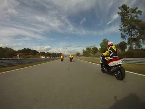 Tmaxmania 3 au circuit du luc avec les vikings 20/09/2010