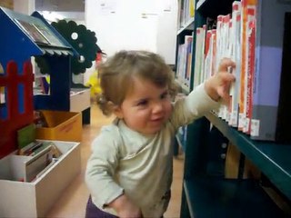 Julie à la médiathèque