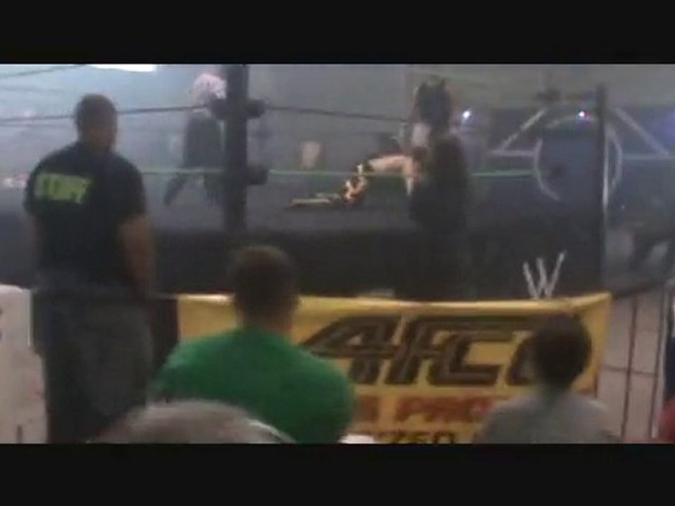 Peter Spade vs Yellow Jacket