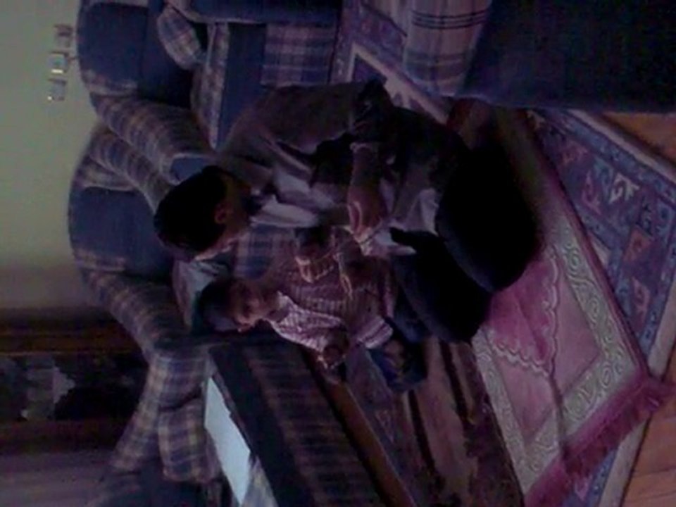 BABA OĞUL BİRLİKTE NAMAZ KILIYOR,ERCAN VE EMİRCAN ÇAĞLAR