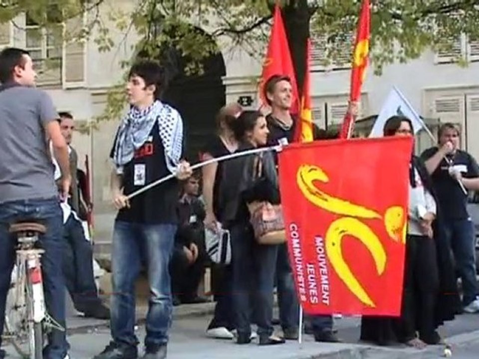 Rassemblement de soutien pour un étudiant menacé d’expulsion