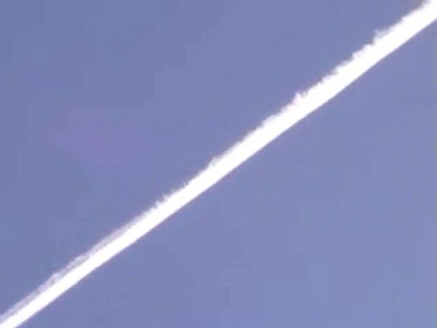 Chemtrails Épandage de Produits Chimiques dans l'atmosphère