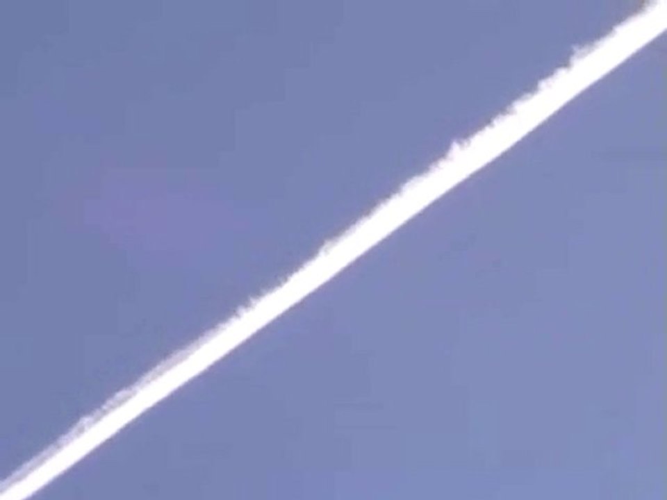 Chemtrails Épandage de Produits Chimiques dans l'atmosphère