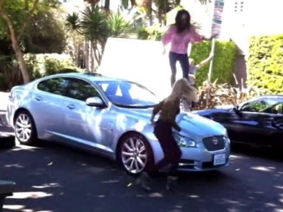 SNTV - Sienna Miller's girl fight