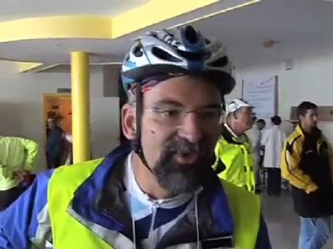 Paris-Brest-Paris 2007 : atelier mécanique à Tinténiac