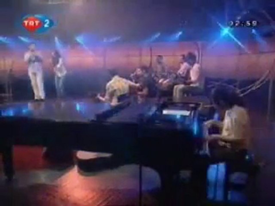 Hüsnü Şenlendirici ve Sertab Erener Aldırma - Mecbursun