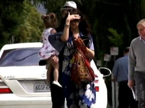 SNTV - Nicole getting hitched?