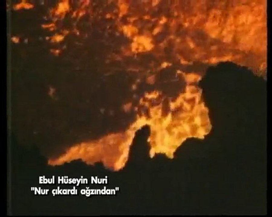 Nur çıkardı ağzından