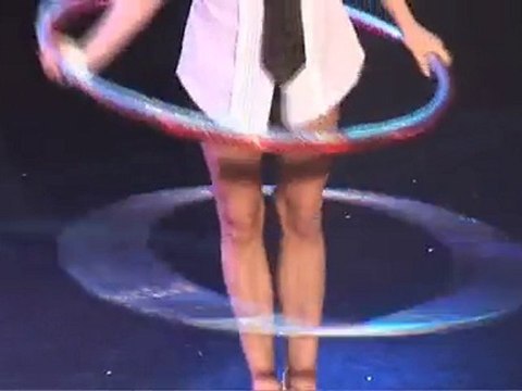 ANNA STANKUS-hula-hop-presents Art agency Valentino