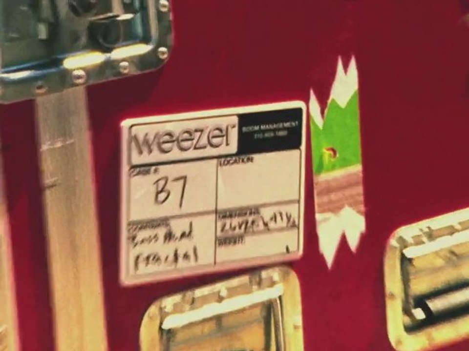 JACKASS 3D - Clip WEEZER