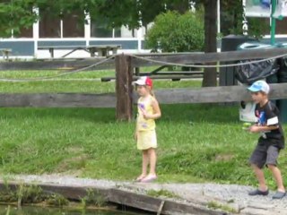 Antoine et Noémie à la pêche