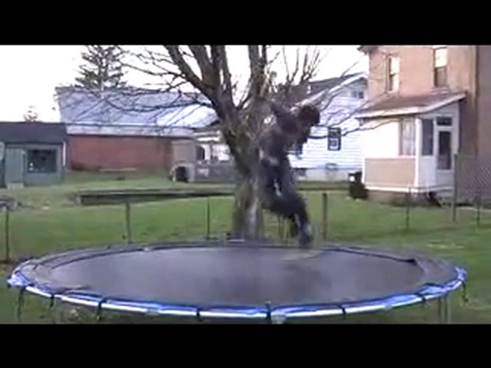 trampoline-skateboarding trop bien fort le mec