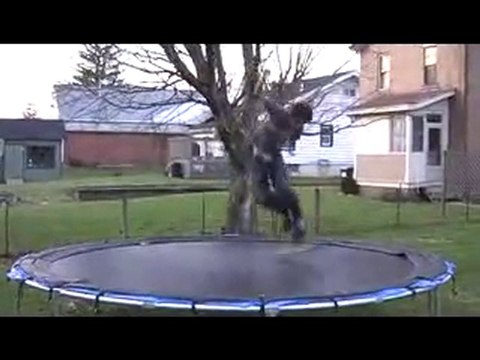 trampoline-skateboarding trop bien fort le mec