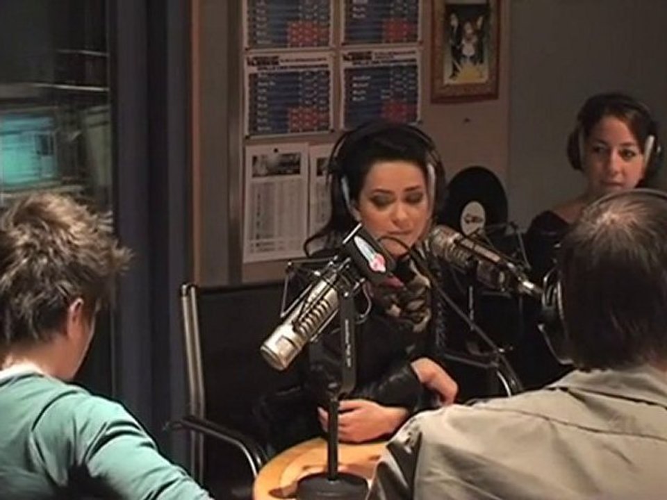 Inna chante en live Deja Vu et Amazing sur Fun 22/09/2010