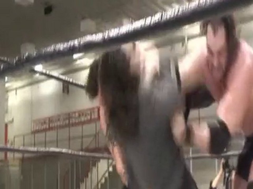 Darkko et Hannibal chokeslam on DARK CA$H