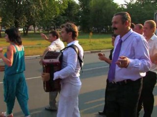 Сбор денег у ресторана ГЫЗ-ГАЛАСЫ