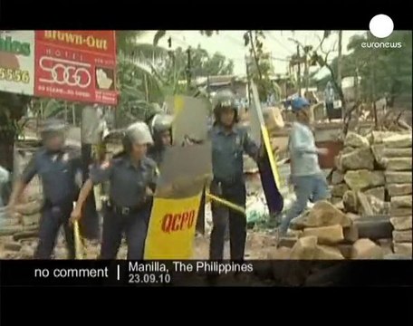 Philippines: hundreds protest the... - no comment