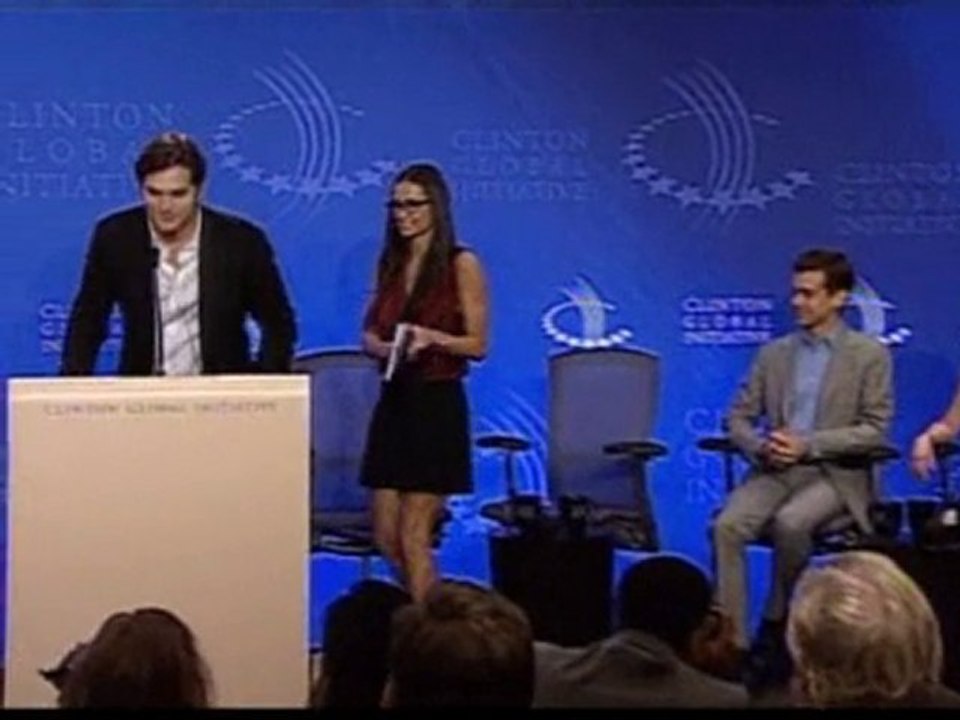 Demi Moore & Ashton Kutcher put on a united front