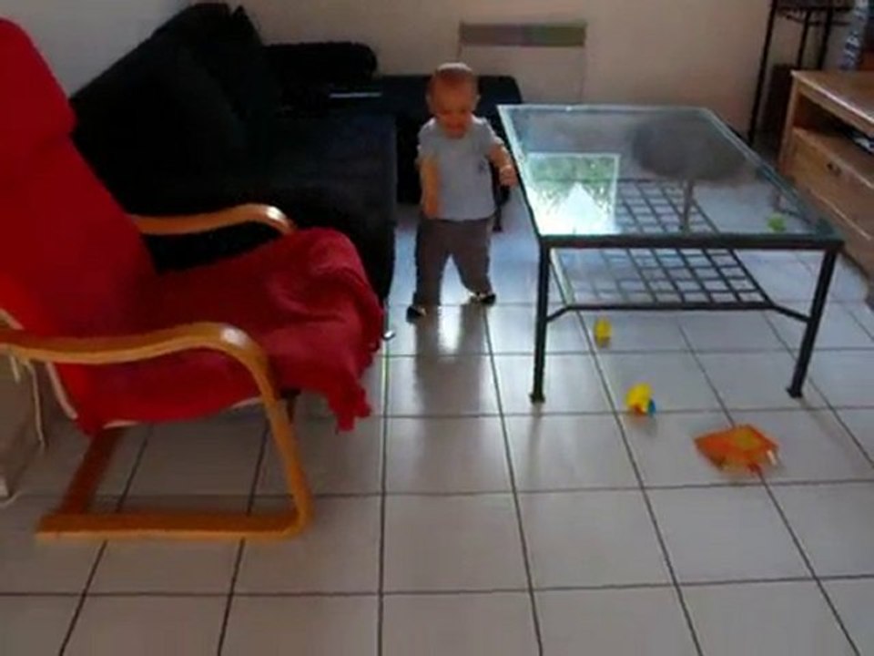1er pas d'Ethan (2)