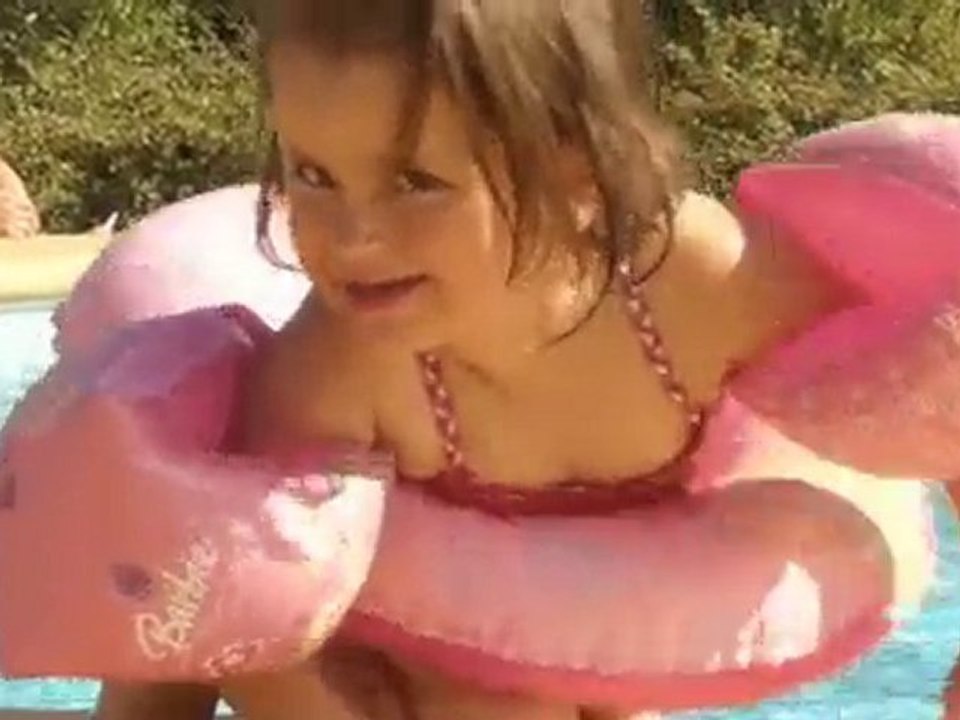 A la Piscine Eté 2010 blog.m4v