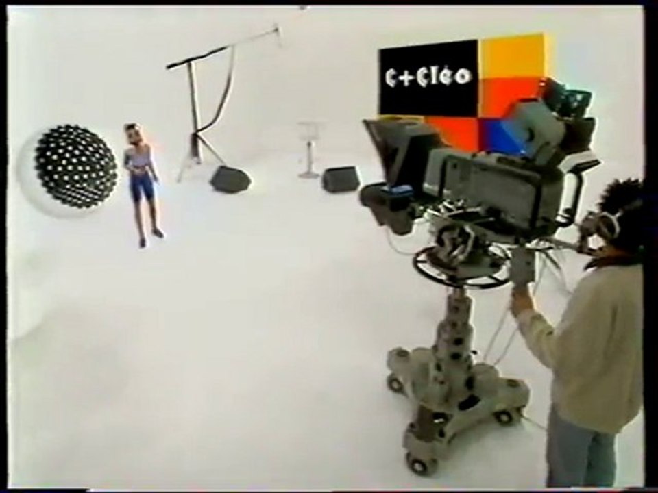 Extrait De L'emission C+Cléo 1998 Canal+ jaune