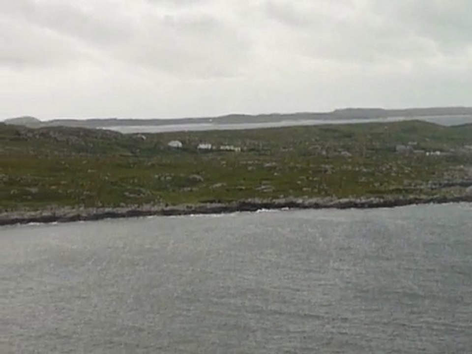Panorama de la Skyway de Clifden, Irlande, avec ciel grisé