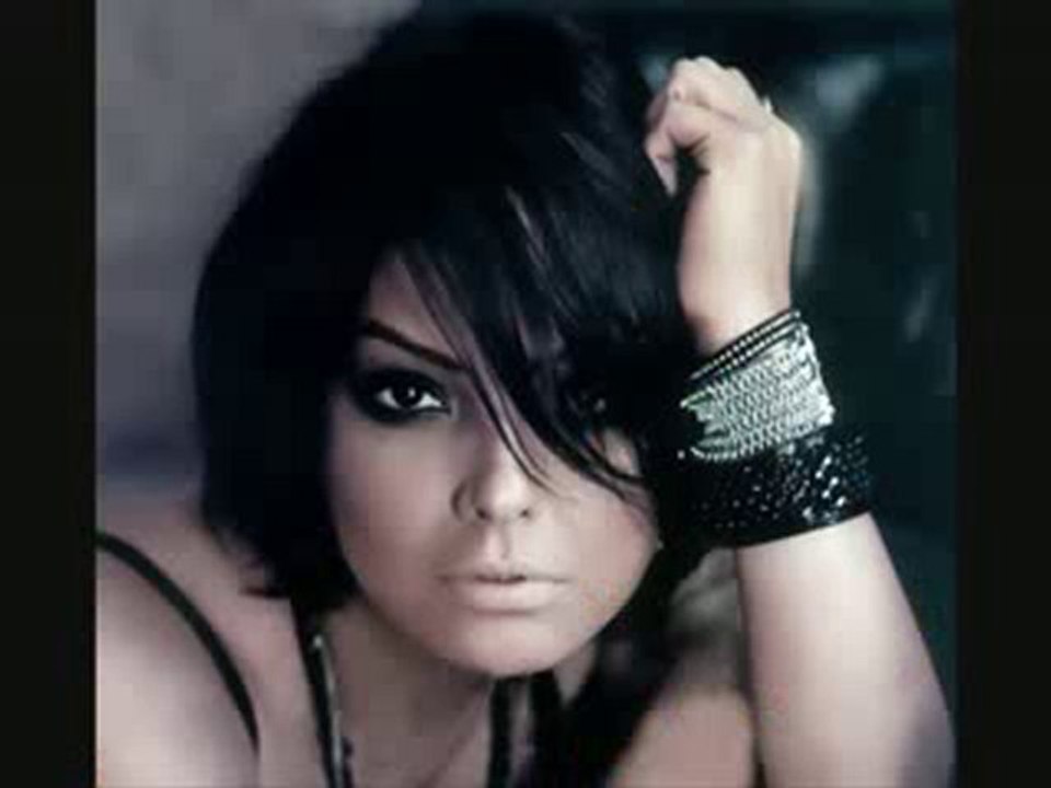 ebru gündeş____---____ bir garip serçe