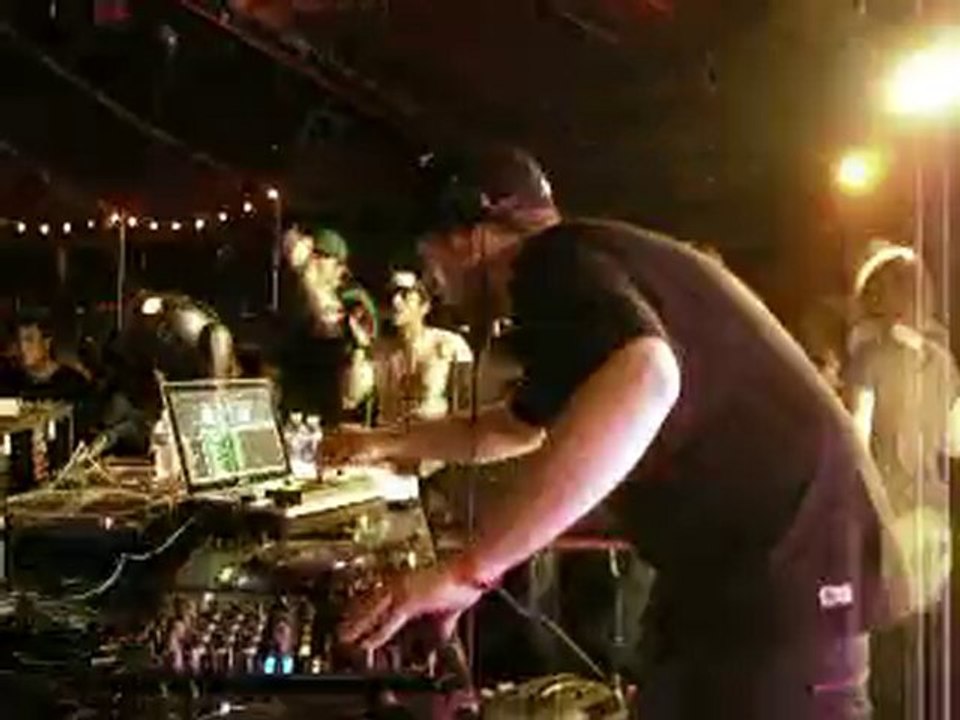 100924 Jungle Juice 3 years anniversary 09 DJ TC