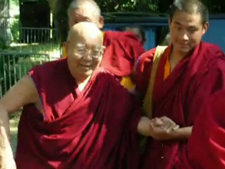 Vénérable Tenga Rinpoché à Kagyu Dzong, juillet 2010
