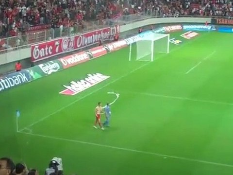 Ο Ριέρα πετά την φανέλα του στον κόσμο