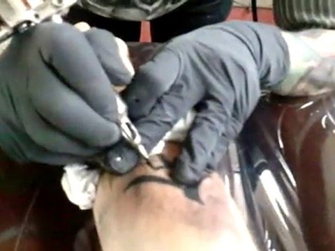 Tatouage calligraphie chinoise du mot Destin