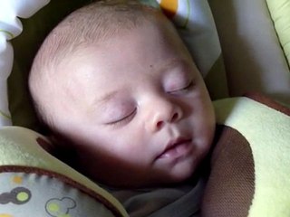 AlexandreB34 dort en faisant des mimiques + stridor