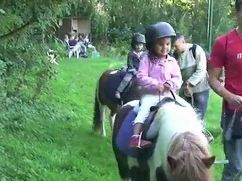 Capucine & Vanhi en poney