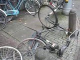 Amsterdam : vélos renversés