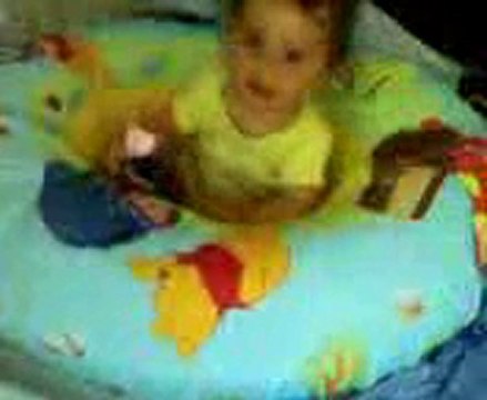 mon bébé qui fait le clown...mdr