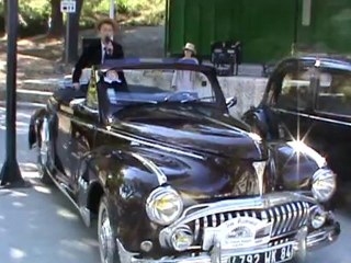 La porte du garage, en Peugeot 203 !