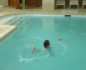 Lélio à la piscine à Aussois