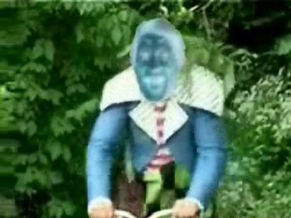 Esnazbez - Matando a un Mimo