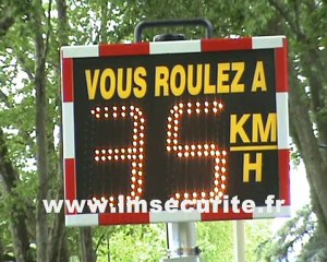 RADAR  PEDAGOGIQUE  LUMINEUX  DE  VITESSE  VIASIS  BASICD1