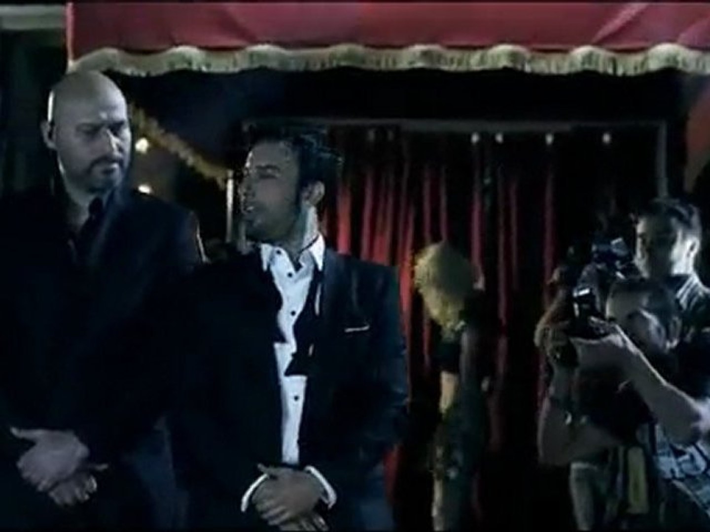 Таркан 2023. Tarkan oʻp oʻp oʻp oʻp doyamadim. Таркан klip. Таркан öp. Таркан 2010.